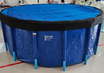 บ่อผ้าใบทรงกลมเลี้ยงปลา พร้อมฝาตาข่ายคลุมด้านบน โครงแข็งแรง ผ้าใบหนา เหมาะสำหรับเลี้ยงปลาแบบควบคุมคุณภาพน้ำ